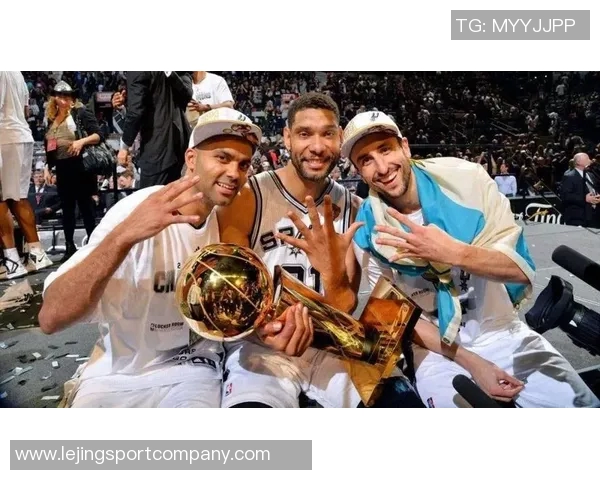 哈珀在本场比赛中表现出色荣膺最佳后卫超越费尔斯卡斯尔和福克斯 哈珀在本场比赛中表现出色荣膺最佳后卫超越费尔斯卡斯尔和福克斯