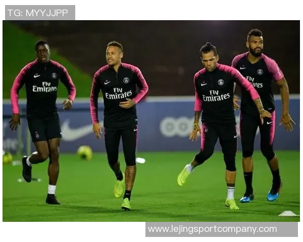 巴黎圣日耳曼今夜抵达多哈全力备战洲际杯赛事 巴黎圣日耳曼今夜抵达多哈全力备战洲际杯赛事
