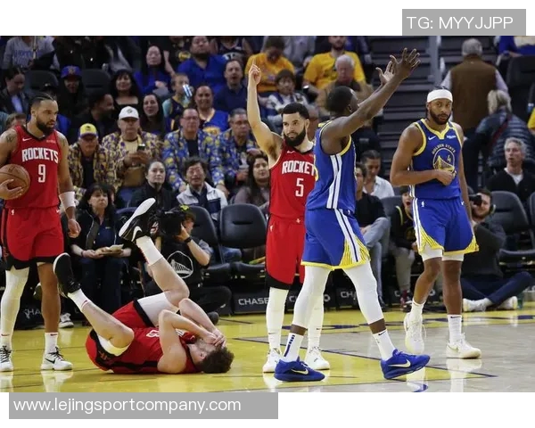 库里称赞巴特勒关键三分球是团队篮球的胜利体现